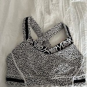 Lululemon sports bra